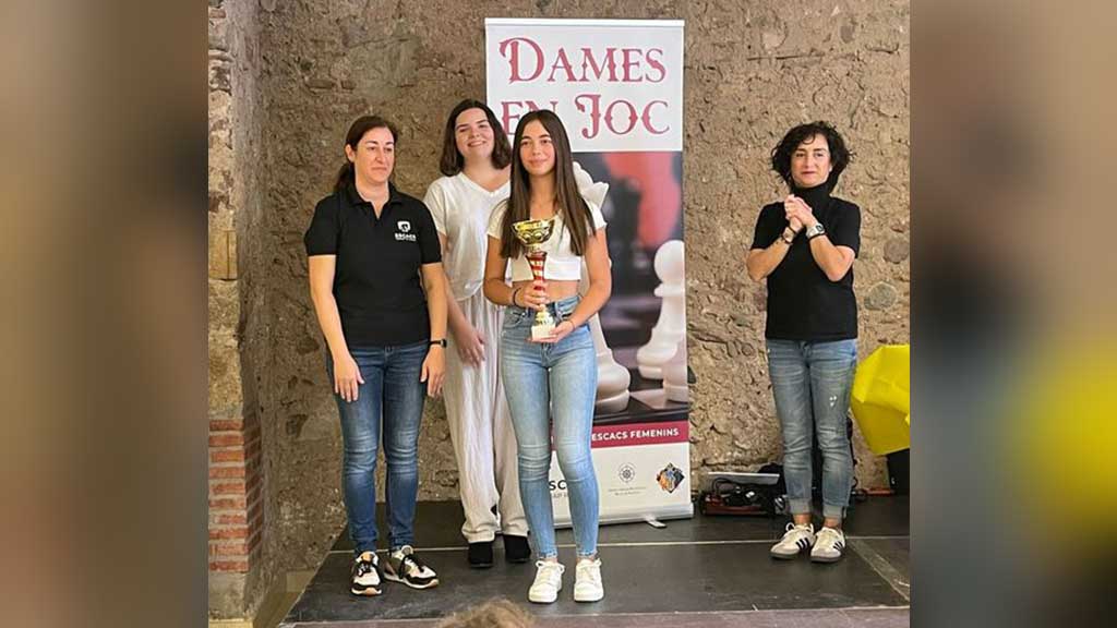 A ampostina Júlia Miró vence o Campeonato Relâmpago de Xadrez de Tarragona