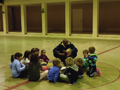 Está em funcionamento a nova escola de basquete de Cantaires em Xerta